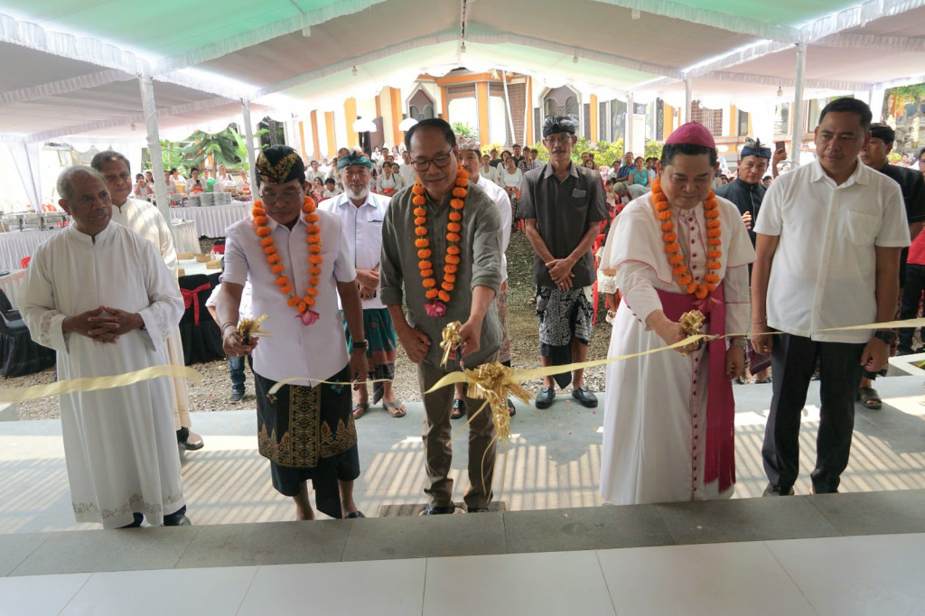 Wabup Suiasa Hadiri Perayaan HUT dan Pesta Pelindung Gereja Katolik Stasi Kristus Raja Abianbase